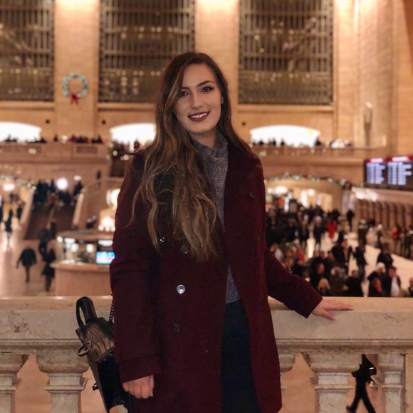 Meet your Posher, Carly - Picture 1 of 1